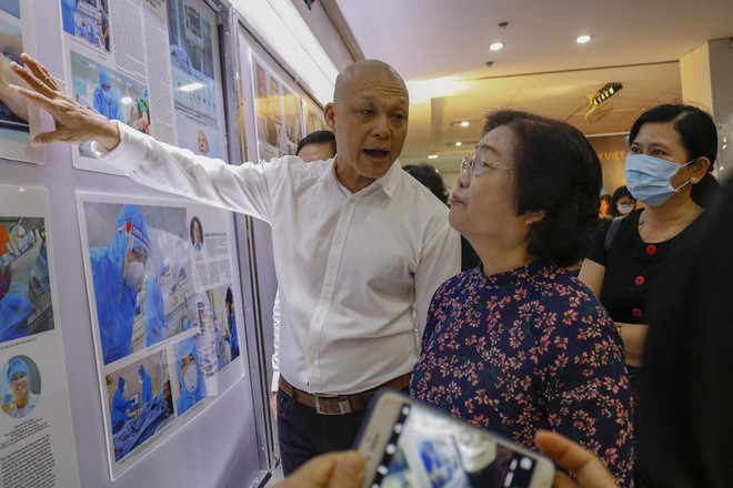 Lanzan en Hanoi libro ilustrado sobre lucha contra COVID- 19 de Vietnam ảnh 1 Lanzan en Hanoi libro ilustrado sobre lucha contra COVID- 19 de Vietnam ảnh 1