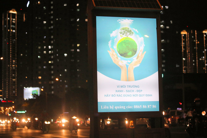 Contenedores de basura brillan en Hanoi por la noche ảnh 1 Contenedores de basura brillan en Hanoi por la noche ảnh 1