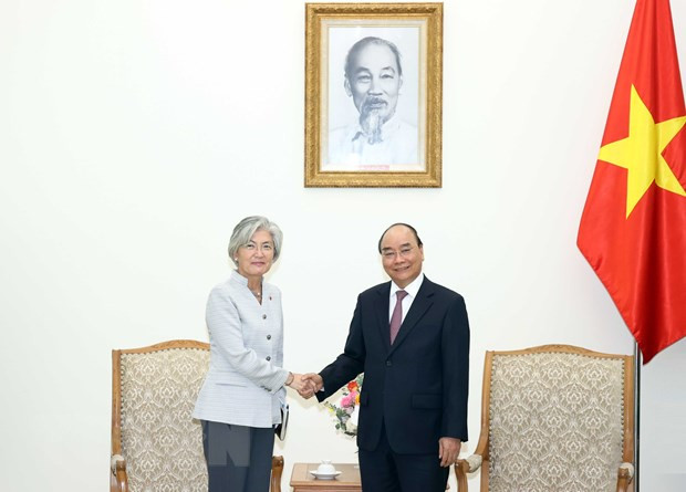 Premier vietnamita recibe a ministra de Relaciones Exteriores de Corea del Sur ảnh 1 Premier vietnamita recibe a ministra de Relaciones Exteriores de Corea del Sur ảnh 1