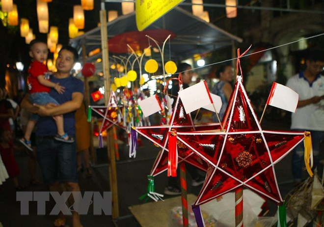 Presentan a niños y turistas los valores culturales del Festival del Medio Otoño ảnh 1