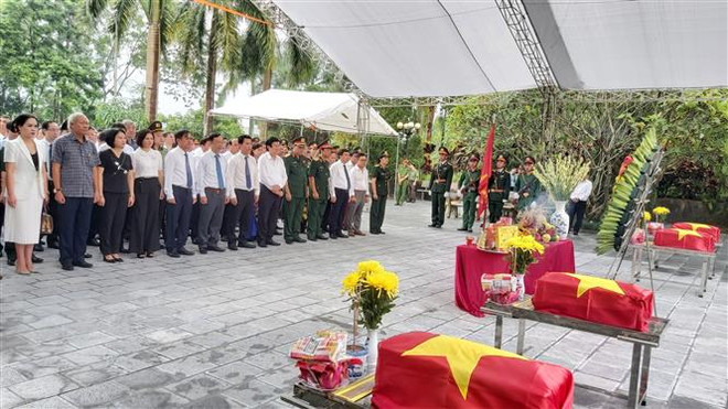 Celebran en provincia vietnamita homenaje póstumo a mártires caídos en defensa de frontera ảnh 1