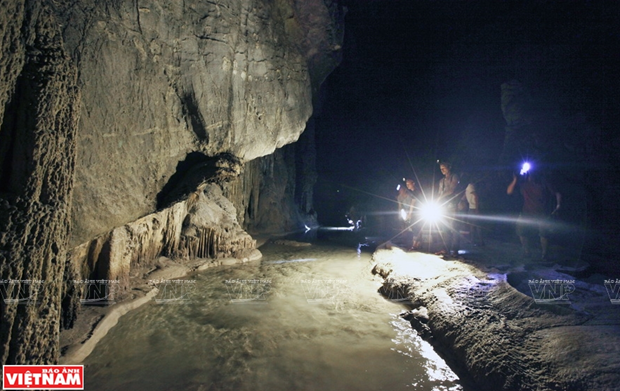 Una experiencia por la cueva Thien Duong en la provincia vietnamita de Quang Binh ảnh 9