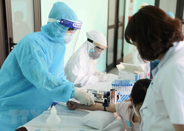 Protegen a "combatientes de bata blanca" ante segunda ola de epidemia de COVID-19 ảnh 1