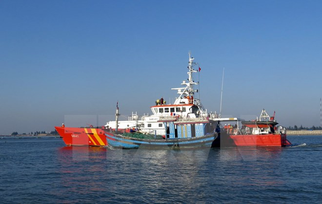 Rescatan a pescadores náufragos vietnamitas en Hoang Sa ảnh 1