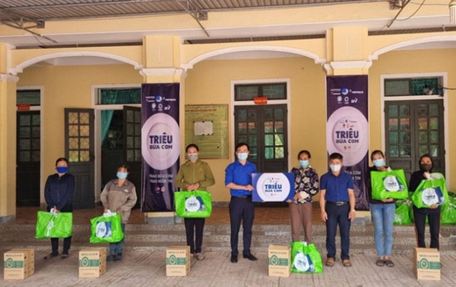 Brindan en Vietnam asistencia a personas vulnerables en contexto de COVID-19 ảnh 1 Brindan en Vietnam asistencia a personas vulnerables en contexto de COVID-19 ảnh 1