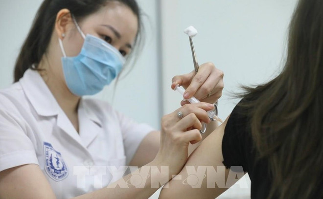 Aplican mil dosis en última fase de ensayo de vacuna vietnamita contra el COVID-19 ảnh 1 Aplican mil dosis en última fase de ensayo de vacuna vietnamita contra el COVID-19 ảnh 1