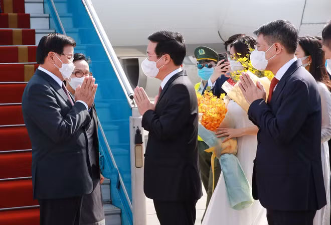 Máximo dirigente de Laos inicia visita oficial a Vietnam ảnh 1