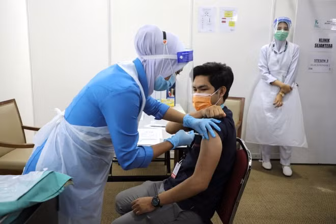 Malasia considera permitir la reanudación de las empresas vacunadas ảnh 1