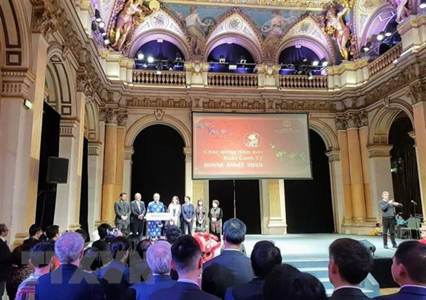 Vietnamitas se reúnen en Francia con motivo del Año Nuevo Lunar ảnh 1 Vietnamitas se reúnen en Francia con motivo del Año Nuevo Lunar ảnh 1