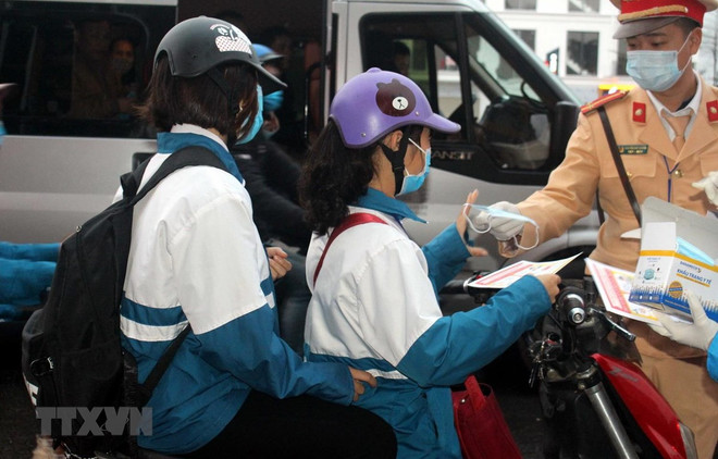 Ofrecerá Hanoi millones de mascarillas faciales gratuitas a estudiantes ảnh 1
