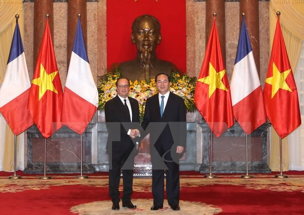Francois Hollande concluye visita a Vietnam ảnh 1 Francois Hollande concluye visita a Vietnam ảnh 1