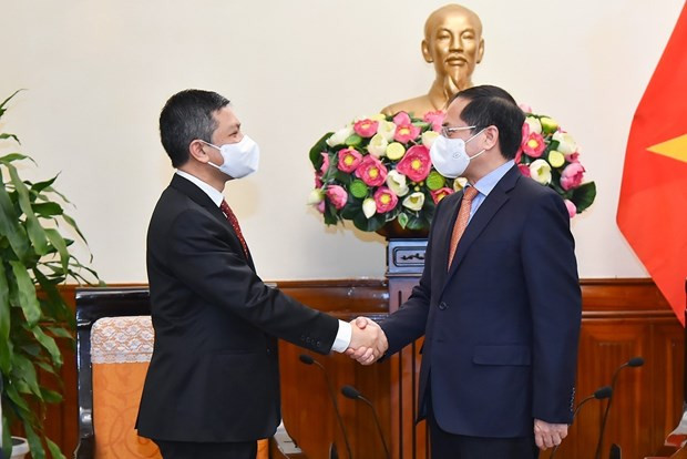 Recibe canciller vietnamita al nuevo embajador de Indonesia ảnh 1 Recibe canciller vietnamita al nuevo embajador de Indonesia ảnh 1