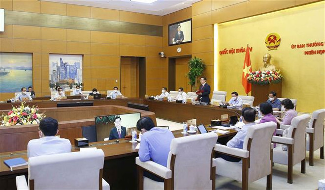 Priorizan la estrategia de vacunación contra el COVID-19 en Vietnam ảnh 1