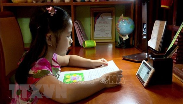 Decenas de localidades vietnamitas organizan enseñanza en línea y por televisión ảnh 1 Decenas de localidades vietnamitas organizan enseñanza en línea y por televisión ảnh 1