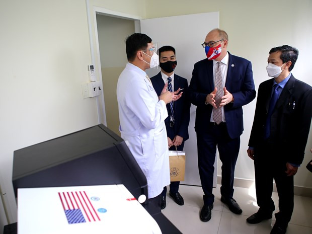 Ciudad Ho Chi Minh recibe primera máquina de secuenciación de genes donada por EE.UU. ảnh 1 Ciudad Ho Chi Minh recibe primera máquina de secuenciación de genes donada por EE.UU. ảnh 1