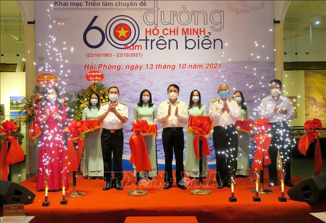 Efectúan exhibición por 60 aniversario de apertura de la ruta marítima Ho Chi Minh ảnh 1 Efectúan exhibición por 60 aniversario de apertura de la ruta marítima Ho Chi Minh ảnh 1
