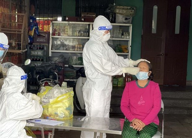 Ligera reducción de casos diarios del COVID-19 en Vietnam ảnh 1 Ligera reducción de casos diarios del COVID-19 en Vietnam ảnh 1