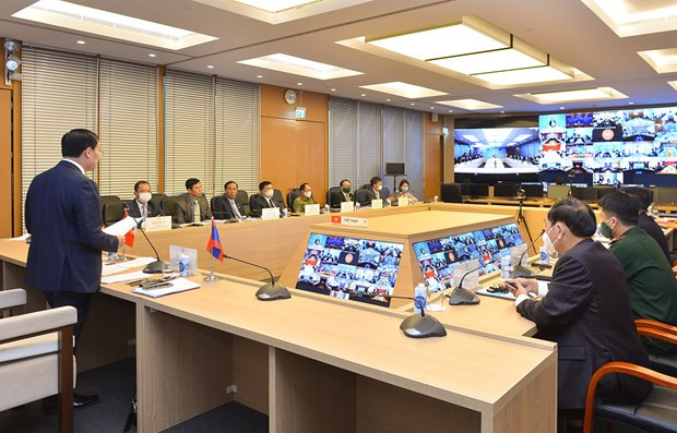 Legisladores vietnamitas y laosianos intercambian experiencias en elaboración de leyes ảnh 1 Legisladores vietnamitas y laosianos intercambian experiencias en elaboración de leyes ảnh 1