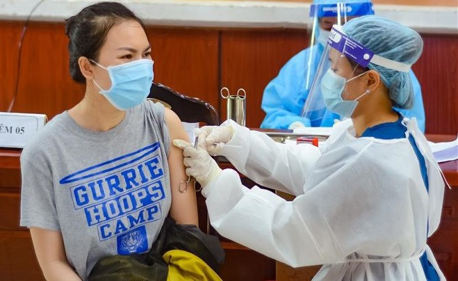 Primer ministro vietnamita insta a renovar medidas preventivas contra el COVID-19 ảnh 2 Primer ministro vietnamita insta a renovar medidas preventivas contra el COVID-19 ảnh 2