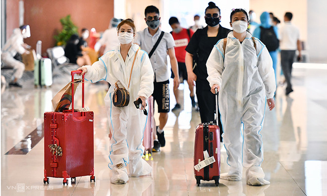 Instala aeropuerto de Noi Bai en Hanoi sistemas modernos para prevenir COVID-19 ảnh 1