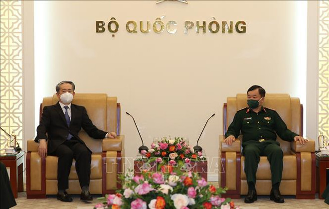 Viceministro vietnamita de Defensa recibe al embajador chino ảnh 1 Viceministro vietnamita de Defensa recibe al embajador chino ảnh 1