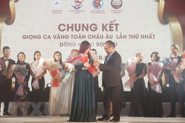 Concurso de canto fomenta conectividad de la comunidad vietnamita en Europa ảnh 1 Concurso de canto fomenta conectividad de la comunidad vietnamita en Europa ảnh 1