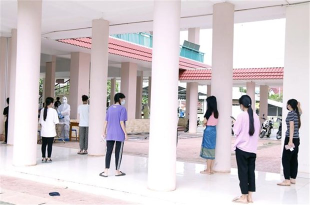 Vietnamitas en Laos se apoyan para superar la pandemia ảnh 1 Vietnamitas en Laos se apoyan para superar la pandemia ảnh 1