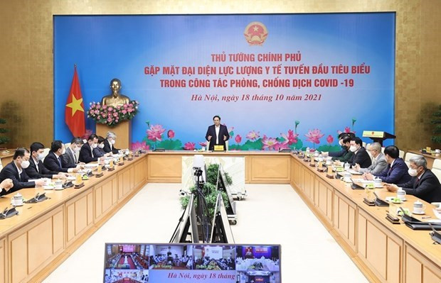 Premier de Vietnam destaca necesidad de continuar medidas antiepidémicas ảnh 2