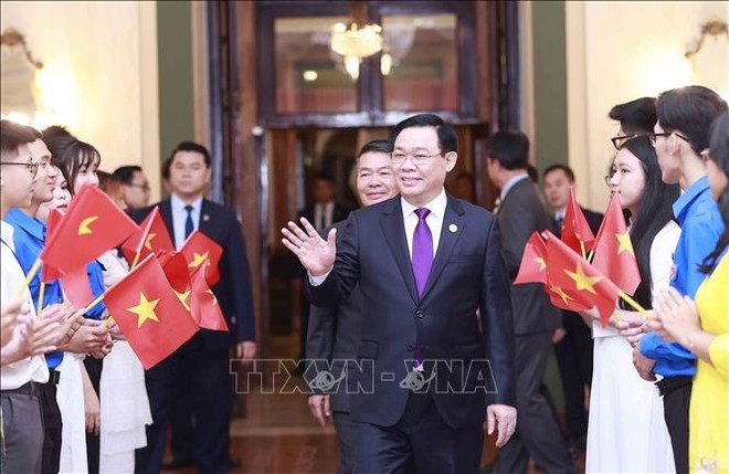 Sostiene titular del Parlamento vietnamita encuentro con compatriotas en Cuba ảnh 1 Sostiene titular del Parlamento vietnamita encuentro con compatriotas en Cuba ảnh 1