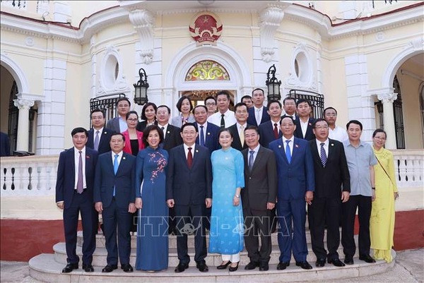 Sostiene titular del Parlamento vietnamita encuentro con compatriotas en Cuba ảnh 4 Sostiene titular del Parlamento vietnamita encuentro con compatriotas en Cuba ảnh 4