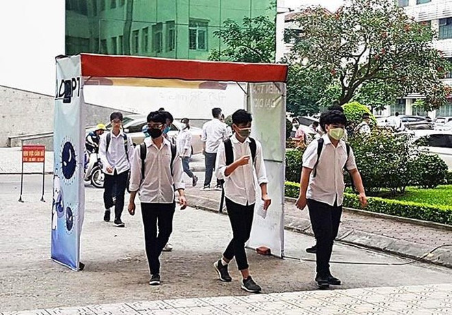 Diseñan estudiantes vietnamitas arco de desinfección para el COVID-19 ảnh 1 Diseñan estudiantes vietnamitas arco de desinfección para el COVID-19 ảnh 1