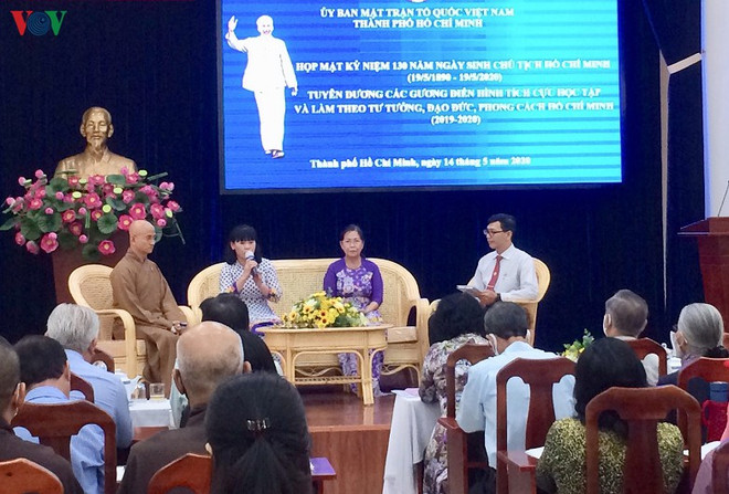 Honran a ejemplos destacados en seguimiento de ideología de Ho Chi Minh ảnh 1