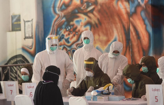 Instala Indonesia laboratorios móviles de COVID-19 en puertas fronterizas ảnh 1 Instala Indonesia laboratorios móviles de COVID-19 en puertas fronterizas ảnh 1