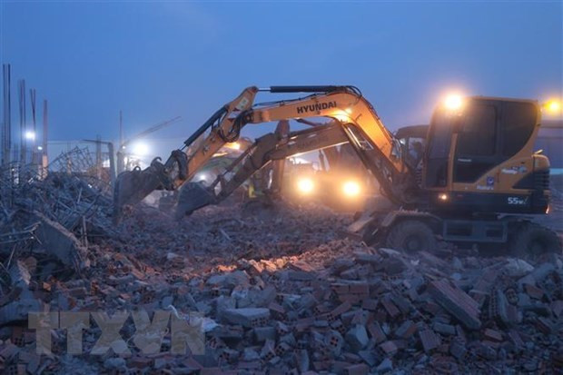 Premier de Vietnam pide acciones inmediatas para lidiar con secuelas de accidente laboral ảnh 1