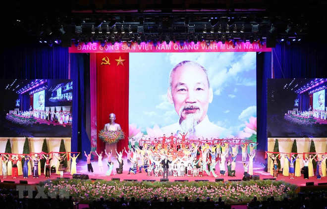 Celebra Vietnam acto solemne por 130 aniversario del natalicio del Presidente Ho Chi Minh ảnh 1 Celebra Vietnam acto solemne por 130 aniversario del natalicio del Presidente Ho Chi Minh ảnh 1