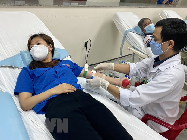 Pobladores de provincia de Ninh Binh donan sangre en medio de epidemia ảnh 1 Pobladores de provincia de Ninh Binh donan sangre en medio de epidemia ảnh 1