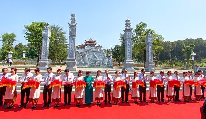 Inauguran un templo dedicado a los antepasados del Presidente Ho Chi Minh ảnh 1 Inauguran un templo dedicado a los antepasados del Presidente Ho Chi Minh ảnh 1