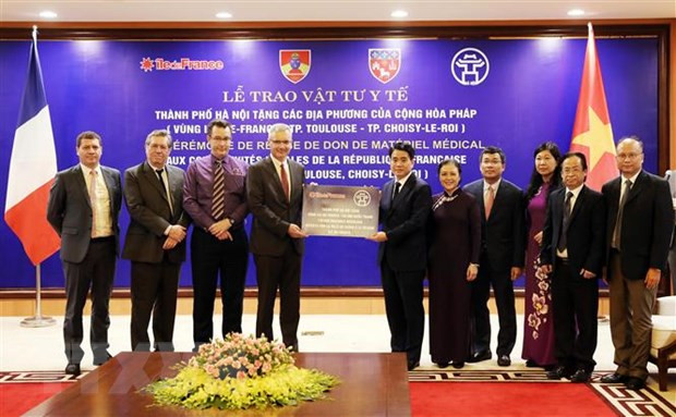 Hanoi presenta suministros médicos a localidades francesas ảnh 1