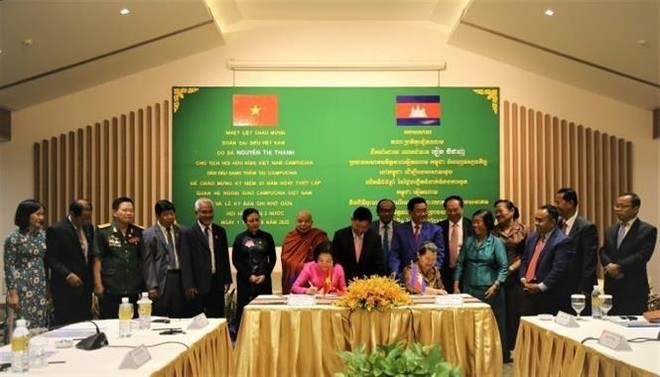 Vietnam y Camboya promueven la amistad y diplomacia pueblo a pueblo ảnh 2 Vietnam y Camboya promueven la amistad y diplomacia pueblo a pueblo ảnh 2