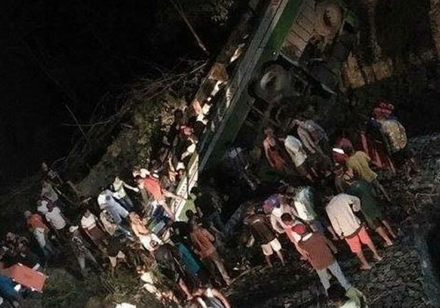 Al menos 19 muertos en accidente de autobús en Filipinas ảnh 1