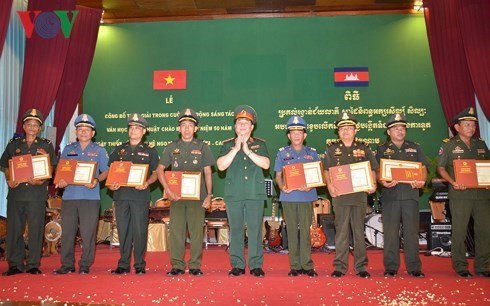 Entregan premios a ganadores de concurso de escritura sobre relaciones Vietnam-Camboya ảnh 1 Entregan premios a ganadores de concurso de escritura sobre relaciones Vietnam-Camboya ảnh 1
