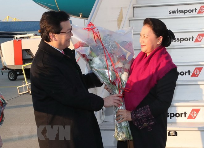 Presidenta de la Asamblea Nacional de Vietnam arriba a Ginebra para IPU 138 ảnh 1 Presidenta de la Asamblea Nacional de Vietnam arriba a Ginebra para IPU 138 ảnh 1
