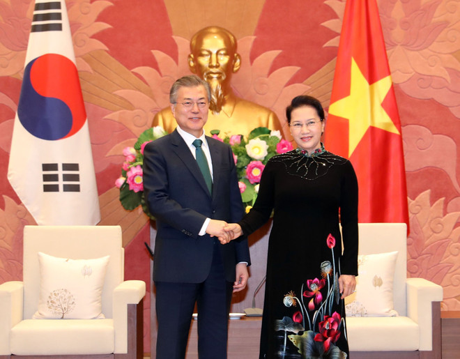 Presidente sudcoreano recibido por titular del Parlamento de Vietnam ảnh 1 Presidente sudcoreano recibido por titular del Parlamento de Vietnam ảnh 1