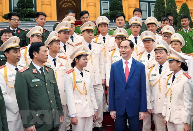 Presidente vietnamita sostuvo encuentro con policías jóvenes más destacados ảnh 1