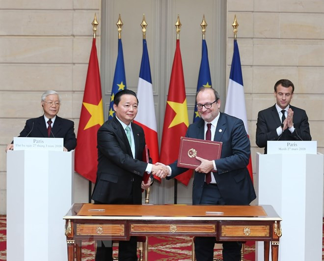 Dirigentes de Vietnam y Francia reiteran voluntad de fortalecer relaciones ảnh 1 Dirigentes de Vietnam y Francia reiteran voluntad de fortalecer relaciones ảnh 1