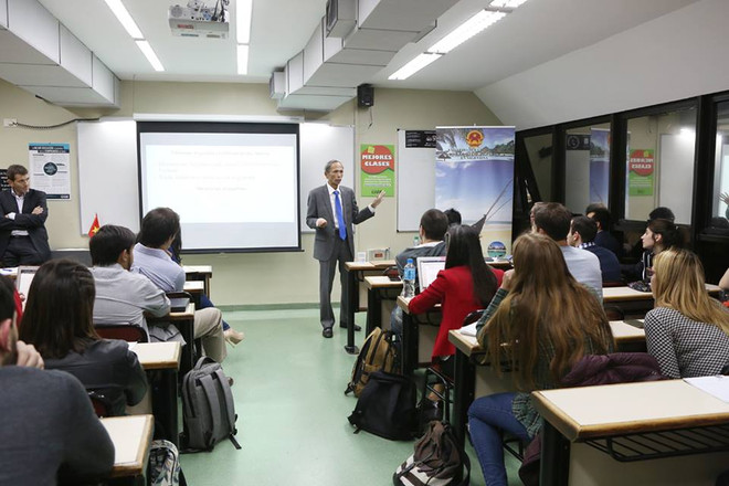 Efectúan charla sobre Vietnam en Universidad Argentina de la Empresa ảnh 4 Efectúan charla sobre Vietnam en Universidad Argentina de la Empresa ảnh 4