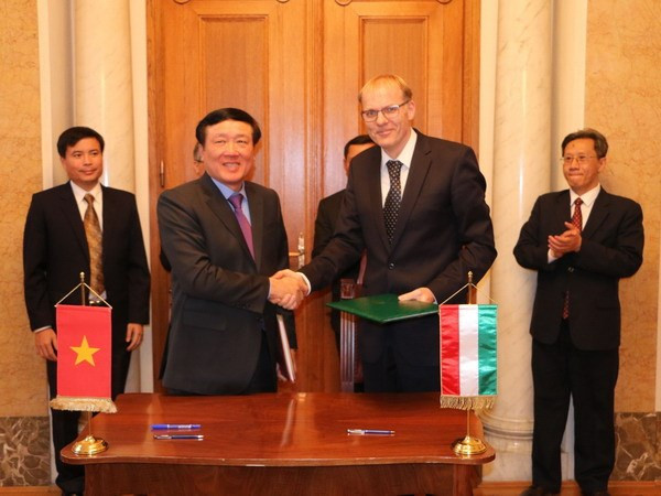 Vietnam y Hungría firman memorando de cooperación entre tribunales supremos ảnh 1 Vietnam y Hungría firman memorando de cooperación entre tribunales supremos ảnh 1