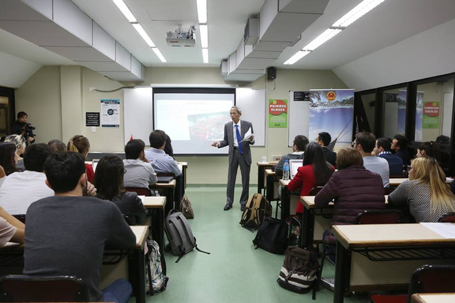Efectúan charla sobre Vietnam en Universidad Argentina de la Empresa ảnh 2 Efectúan charla sobre Vietnam en Universidad Argentina de la Empresa ảnh 2