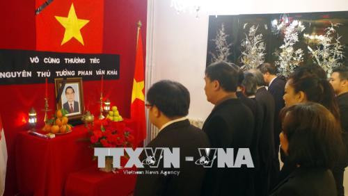 Primer ministro argelio rinde tributo al expremier Phan Van Khai ảnh 1