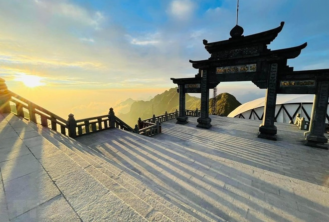Escarcha adorna nuevamente cima del monte Fansipan en Vietnam ảnh 1 Escarcha adorna nuevamente cima del monte Fansipan en Vietnam ảnh 1